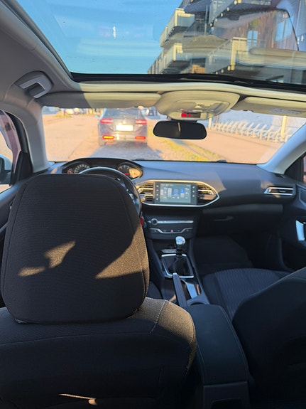 Peugeot 308 3 of 3