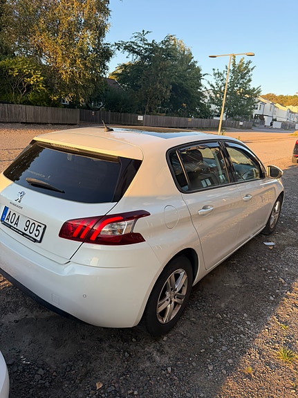 Peugeot 308 2 of 3
