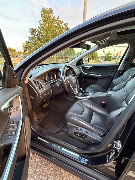 Volvo XC60 8 of 15