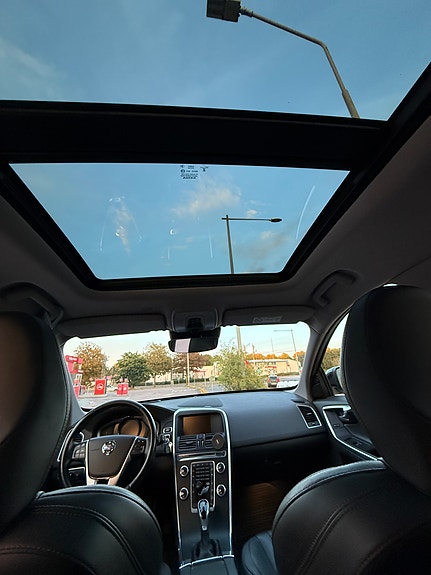 Volvo XC60 11 of 15