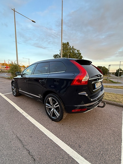Volvo XC60 2 of 15