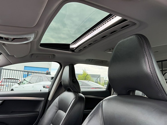 Volvo XC70 14 of 30