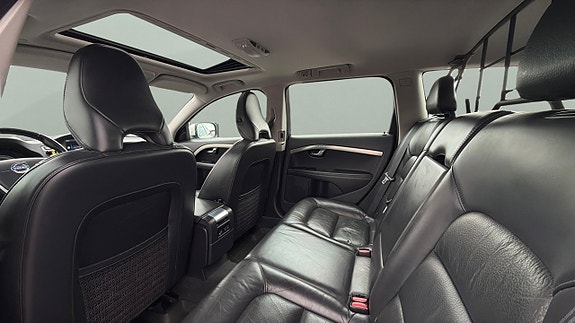 Volvo XC70 12 of 30