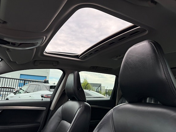Volvo XC70 15 of 30