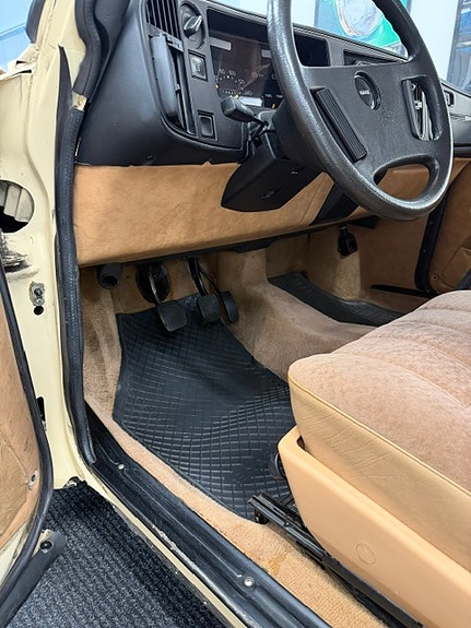 Saab 900 14 of 21