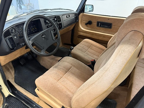 Saab 900 15 of 21