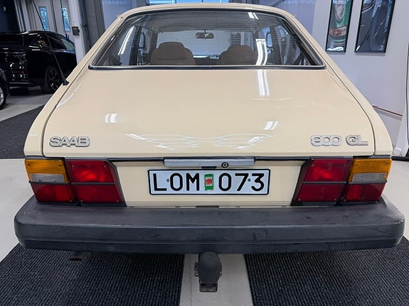 Saab 900 4 of 21