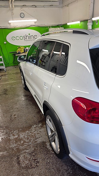 Volkswagen Tiguan 3 of 12