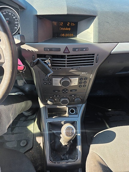 Opel Astra 13 of 13