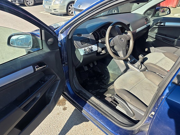 Opel Astra 10 of 13