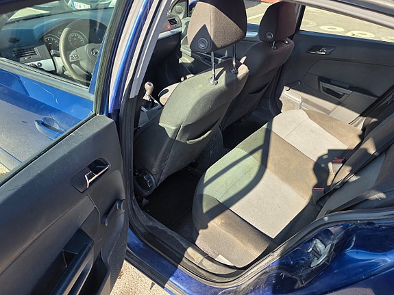 Opel Astra 11 of 13