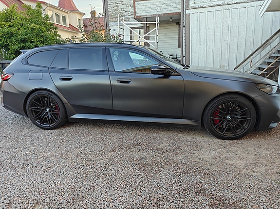 BMW M5 2 of 7