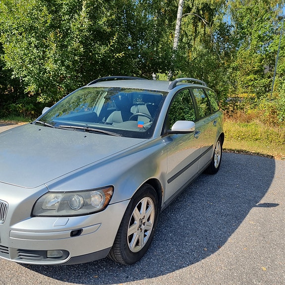 Volvo V50 2 of 13