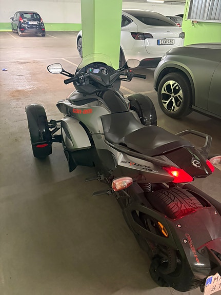 Can-Am Spyder RS 3 of 7