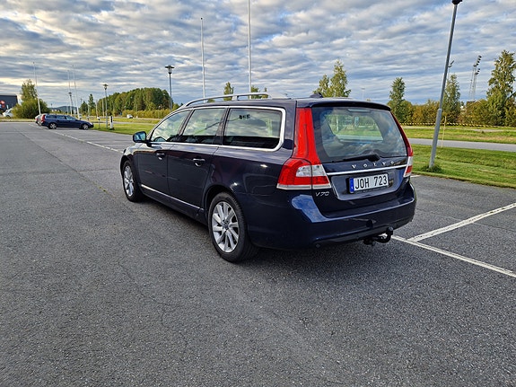 Volvo V70 3 of 10