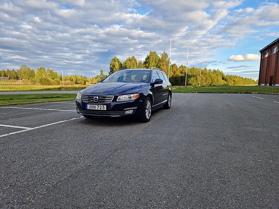 Volvo V70 2 of 10