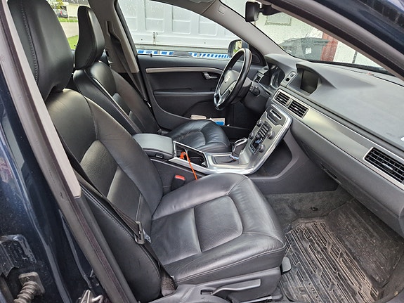 Volvo V70 8 of 10