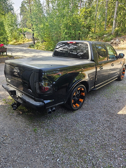Ford F-150 4 of 12
