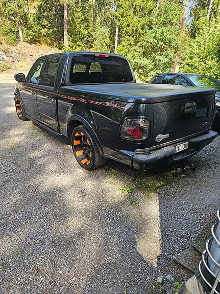 Ford F-150 5 of 12