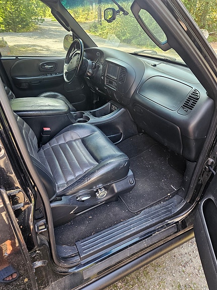 Ford F-150 6 of 12