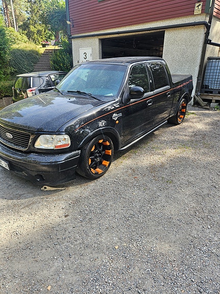 Ford F-150 3 of 12