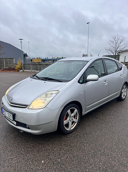Toyota Prius 8 of 8
