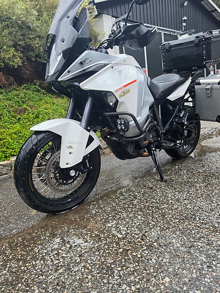 KTM 1290 Super Adventure 3 of 5