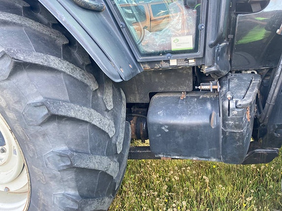 Valtra T151E Hitech med lastare och Frontlyft 6 of 12