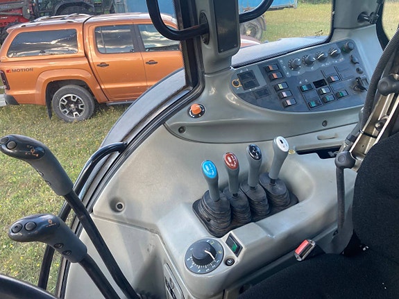Valtra T151E Hitech med lastare och Frontlyft 10 of 12