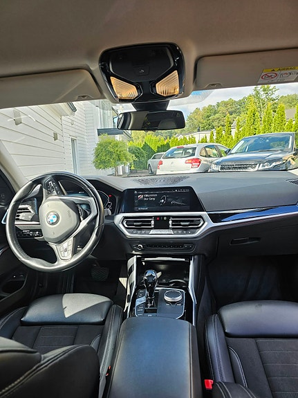 BMW 330e 3 of 4