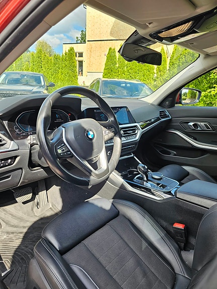 BMW 330e 4 of 4