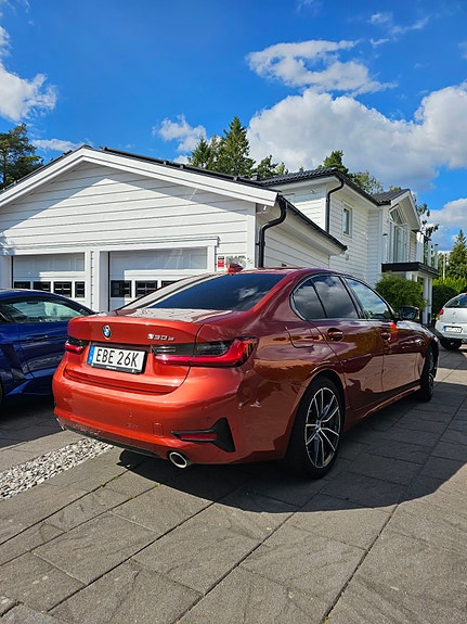 BMW 330e 2 of 4