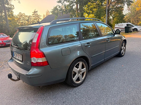 Volvo V50 4 of 24