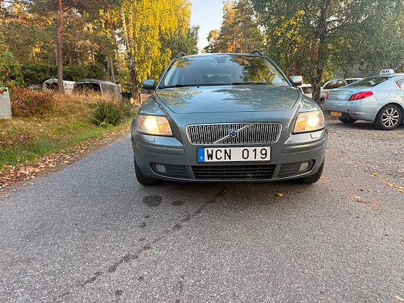 Volvo V50 2 of 24