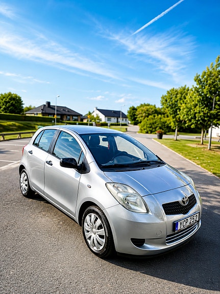 Toyota Yaris 3 of 8