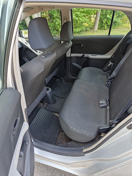 Toyota Yaris 7 of 8