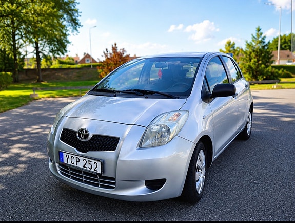 Toyota Yaris 8 of 8