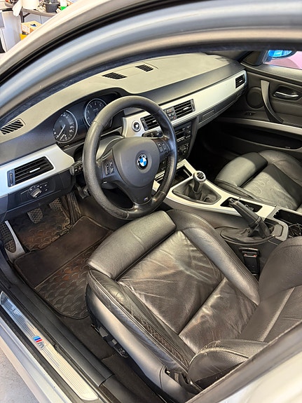 BMW 325i 6 of 9
