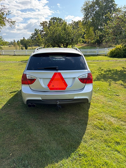 BMW 325i 3 of 9