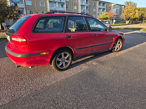 Volvo V40 4 of 6