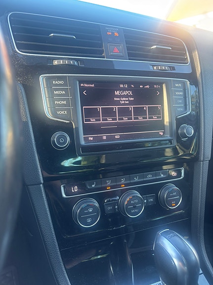 Volkswagen Golf VII 11 of 13