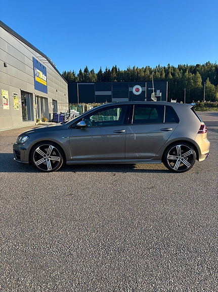 Volkswagen Golf VII 2 of 13