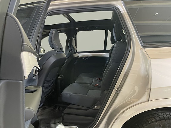 Volvo XC90 17 of 24