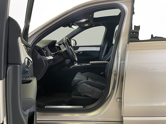Volvo XC90 16 of 24