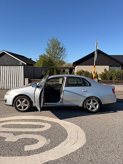 Volkswagen Jetta 5 of 7