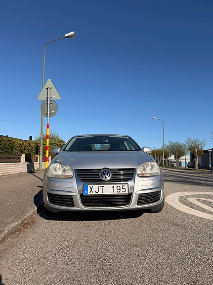 Volkswagen Jetta 2 of 7