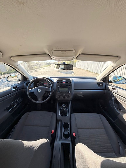 Volkswagen Jetta 3 of 7