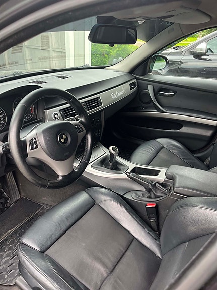 BMW 320d 4 of 6
