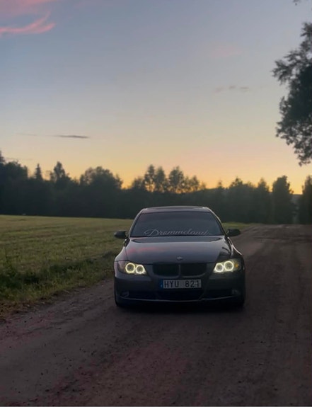 BMW 320d 3 of 6