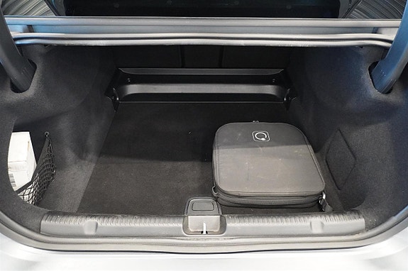 Mercedes-Benz EQE350 8 of 16